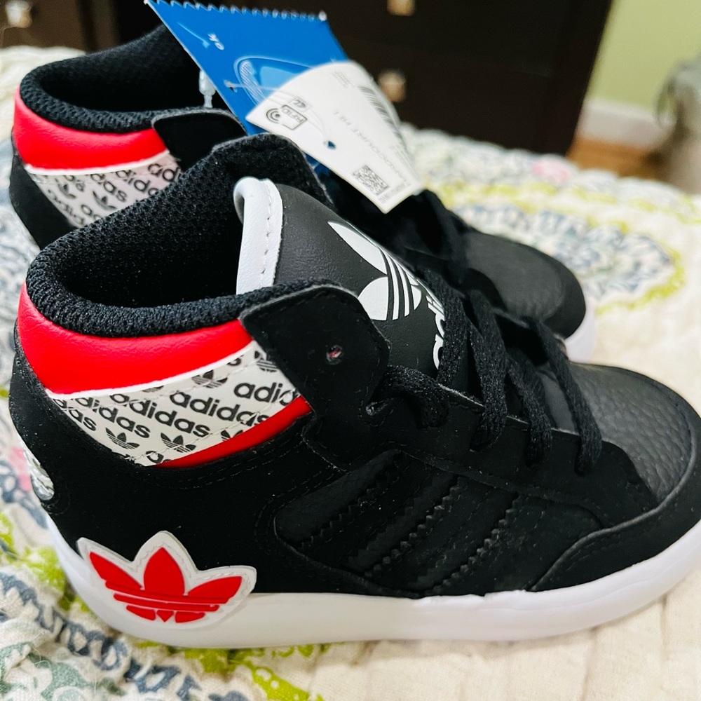 Toddler new 7k Adidas Sneakers 2-3 years old